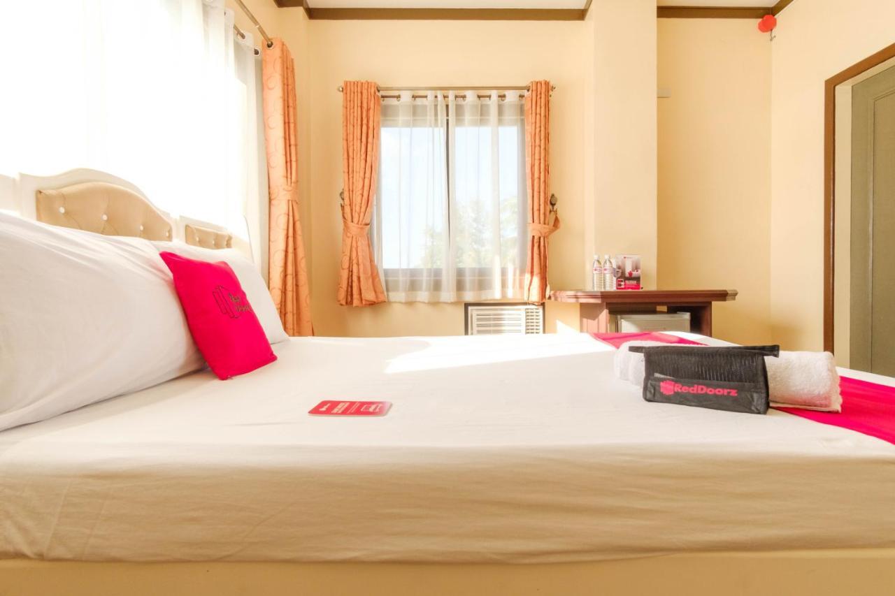 Reddoorz Plus @ Seaborne Hotel Subic Zambales מראה חיצוני תמונה